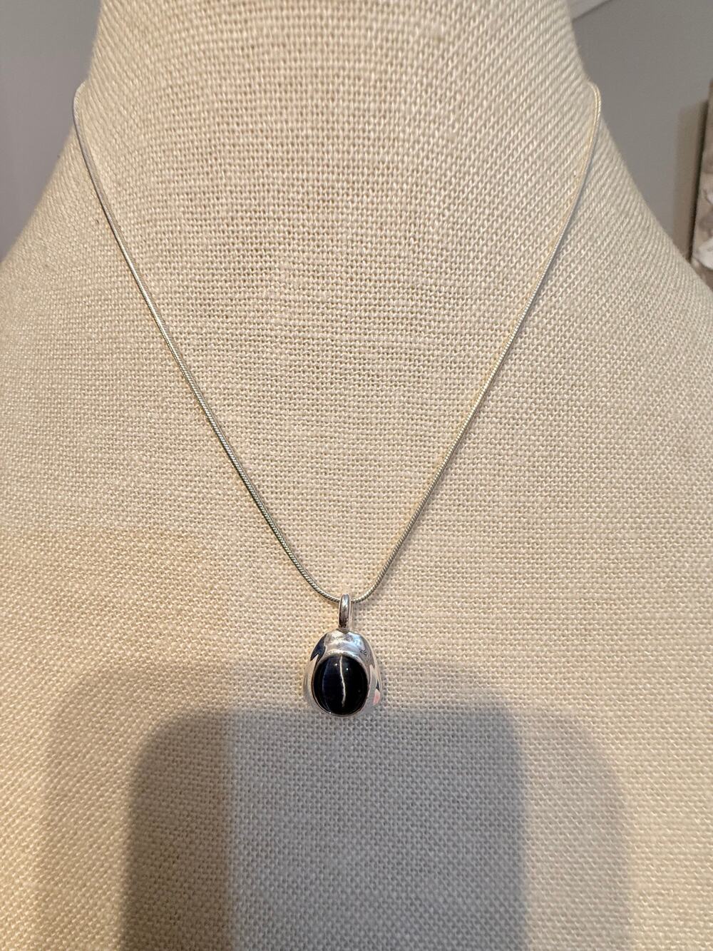 Vintage Black Cat Eye Pendant Necklace 16” + 2”